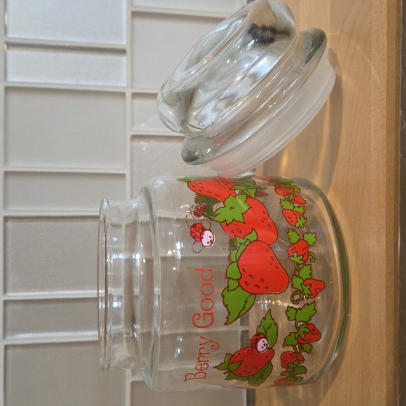 VINTAGE STRAWBERRY SHORTCAKE BERRY GOOD LADYBUG GLASS CANISTER JAR WITH LID - Picture 3 of 5